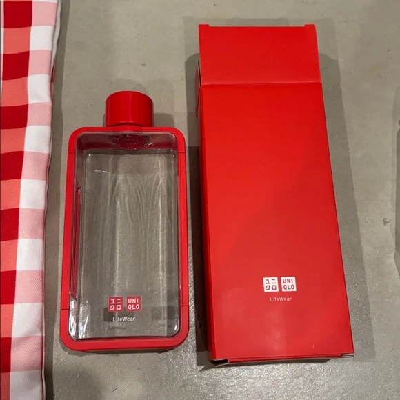 UNIQLO Limited Edition Red & White Checkered Mini Knot Bag & Reusable Bottle - Picture 7 of 9